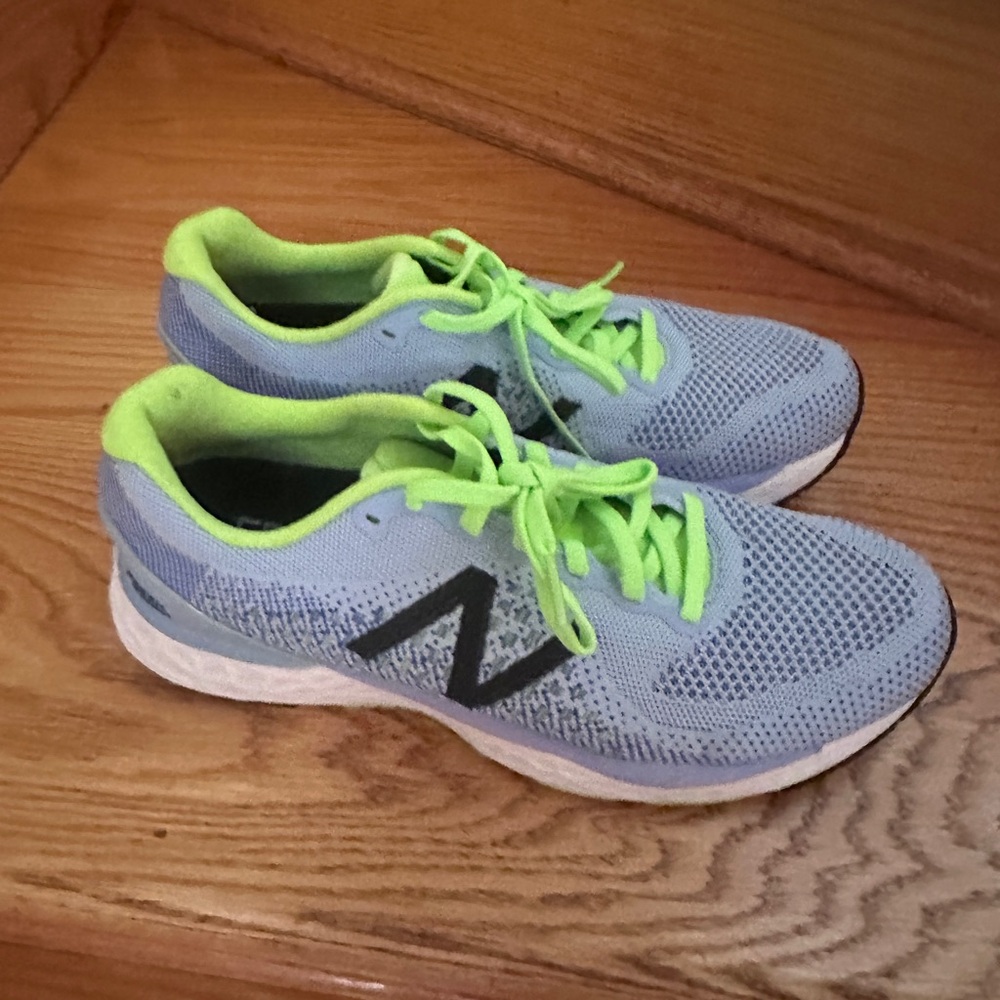 New balance fresh‎ foam sneakers women’s 9.5 size